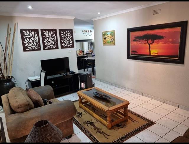 3 BEDROOM PROPERTY TO RENT IN VAN RIEBEECK PARK